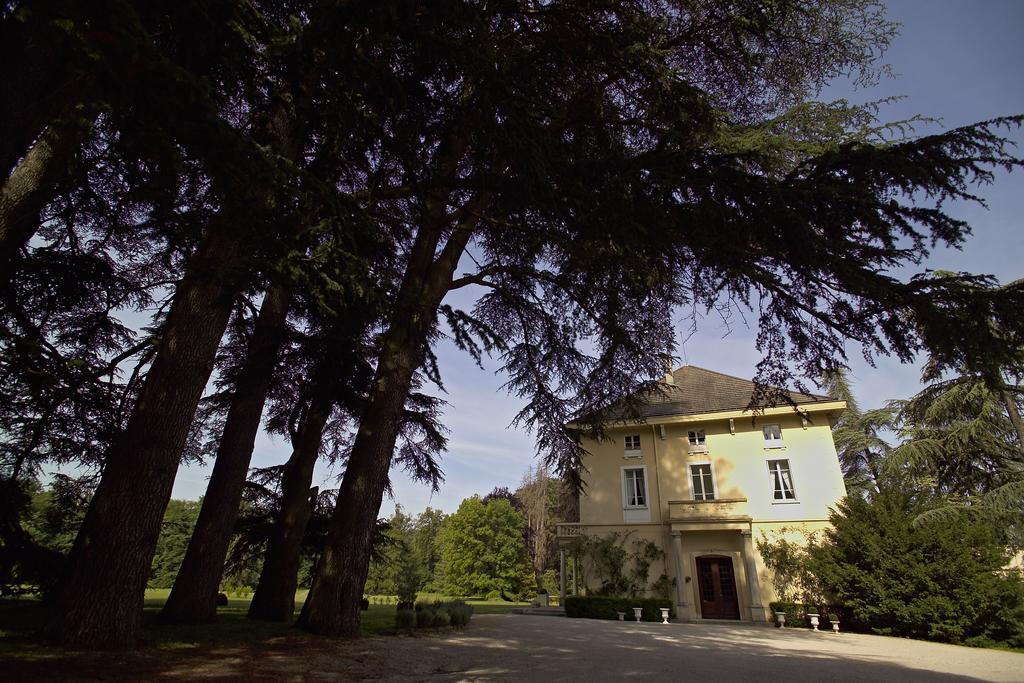 Domaine Des Sequoias - Les Collectionneurs Hotel Ruy-Montceau Luaran gambar