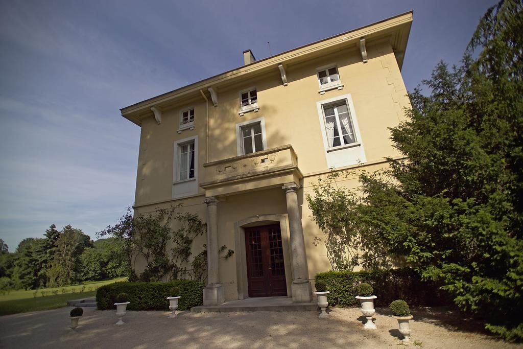 Domaine Des Sequoias - Les Collectionneurs Hotel Ruy-Montceau Luaran gambar