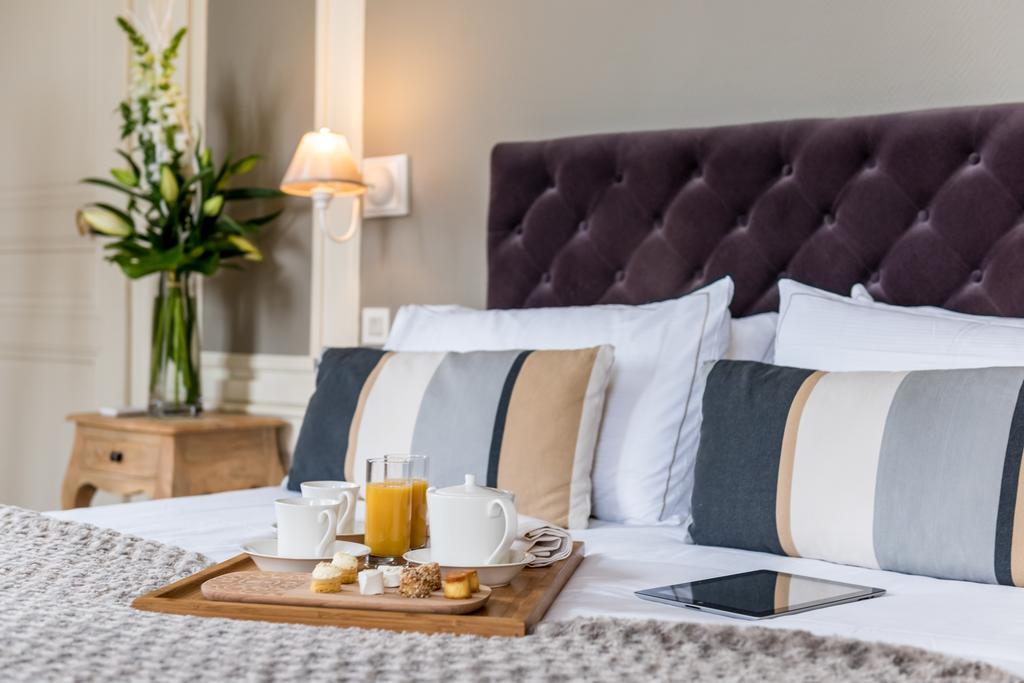 Domaine Des Sequoias - Les Collectionneurs Hotel Ruy-Montceau Luaran gambar