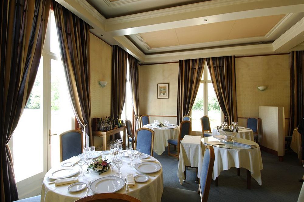 Domaine Des Sequoias - Les Collectionneurs Hotel Ruy-Montceau Luaran gambar